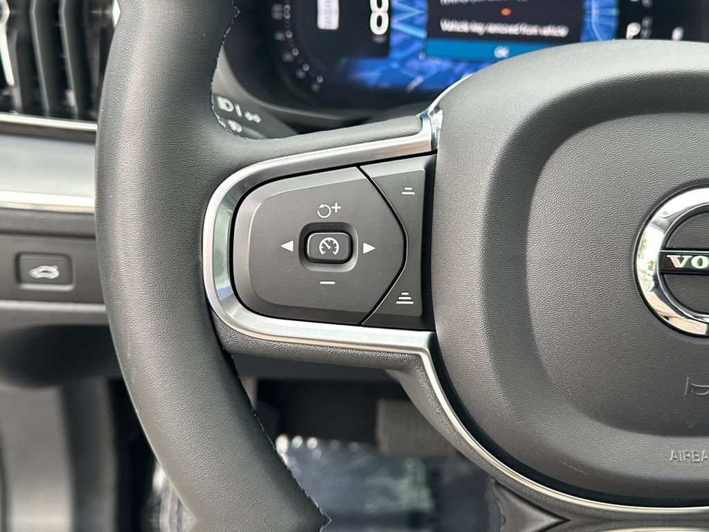 Used 2023 Volvo XC60 B5 Core w/ Climate Package AWD/4WD image 18
