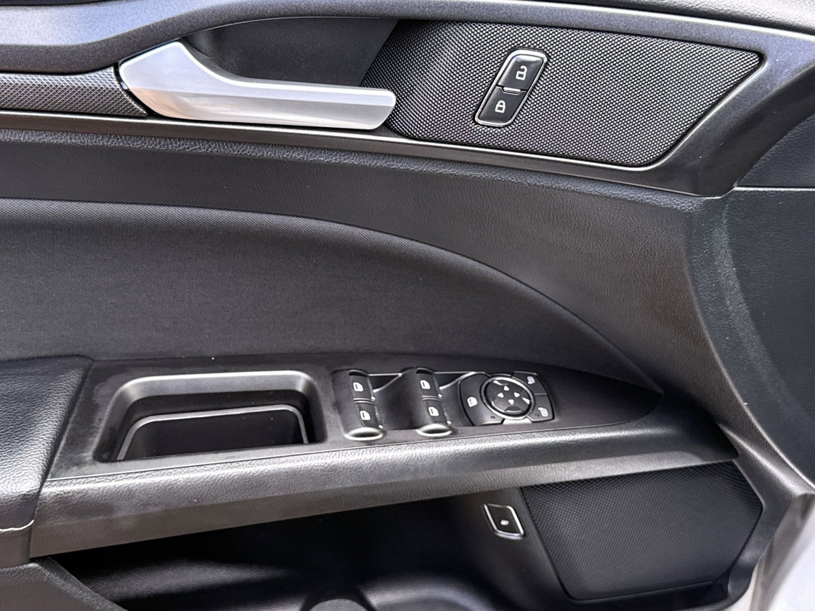 Used 2018 Ford Fusion SE w/ Equipment Group 601A image 15