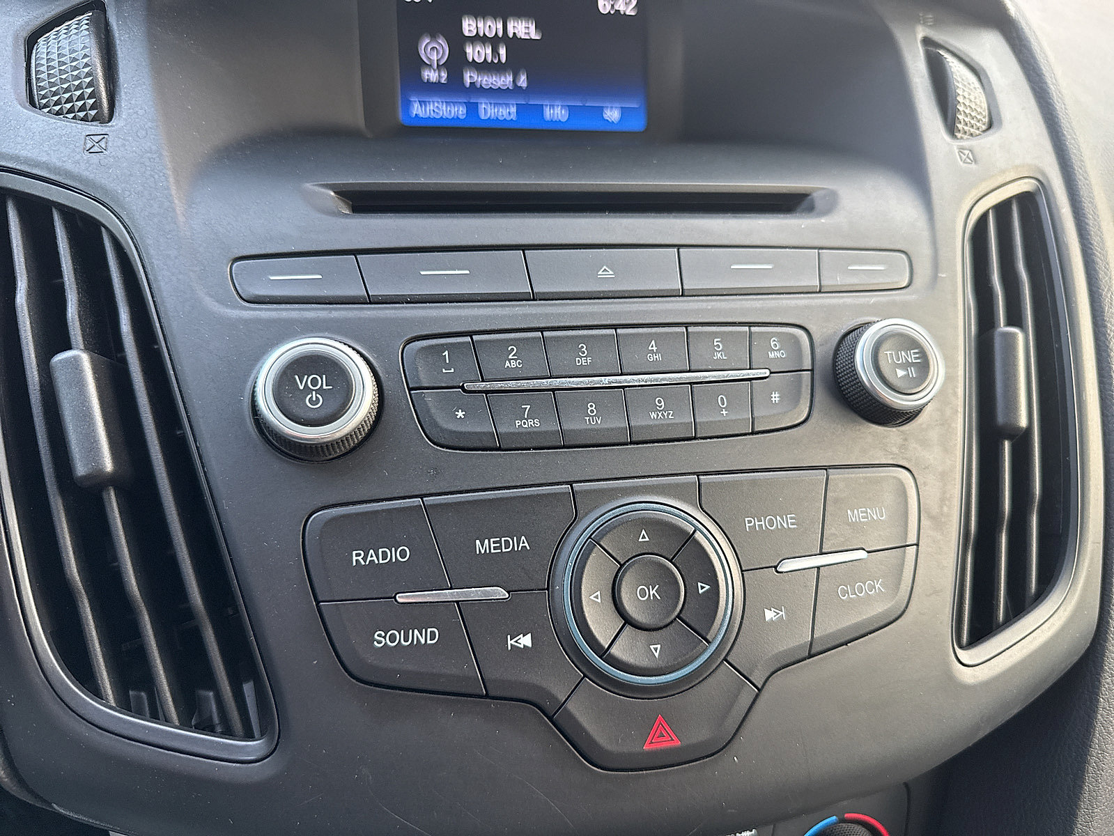 Used 2016 Ford Focus SE w/ SE Power Seat Package FWD image 46