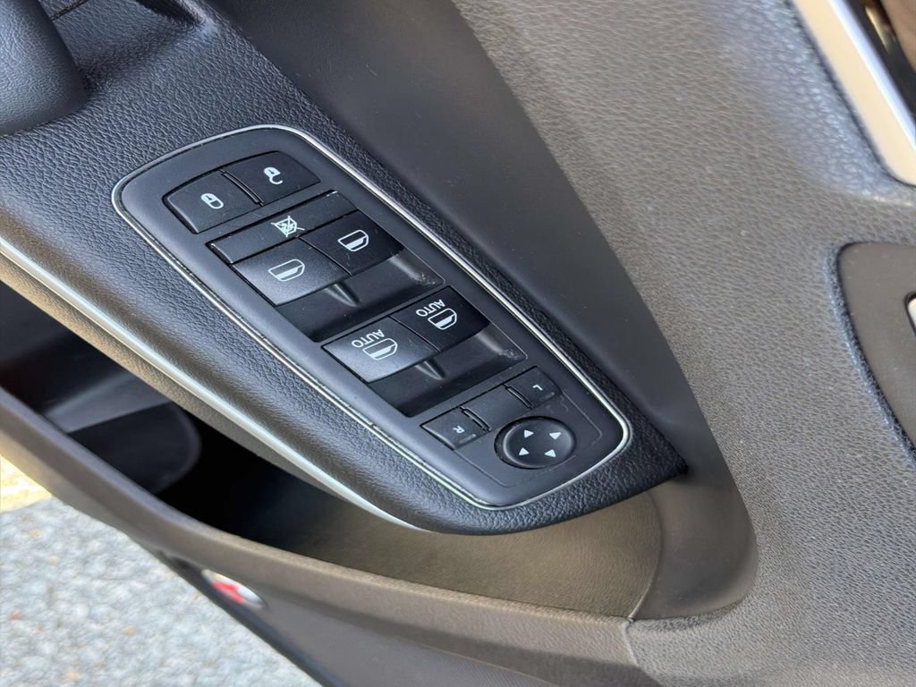 Used 2017 Chrysler 300 S RWD image 19