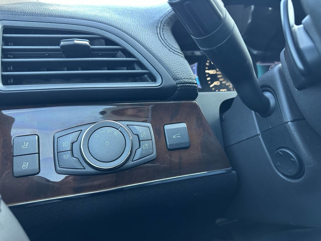 Used 2015 Lincoln MKX FWD w/ Equipment Group 102A image 23