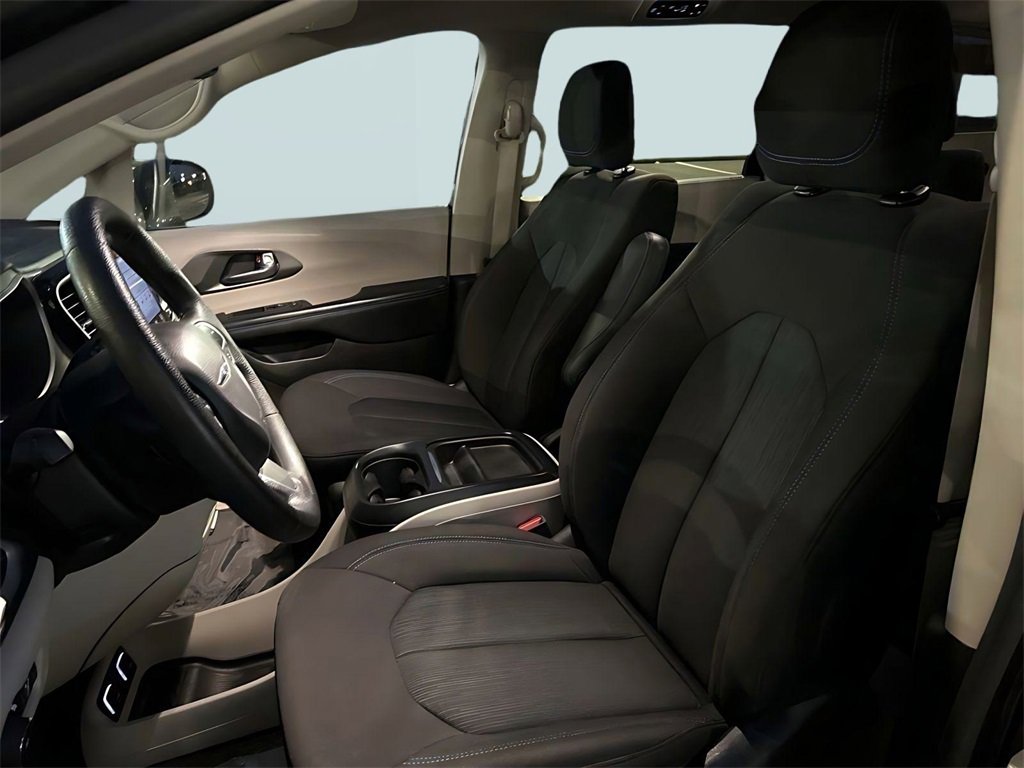 Used 2021 Chrysler Pacifica Touring image 18