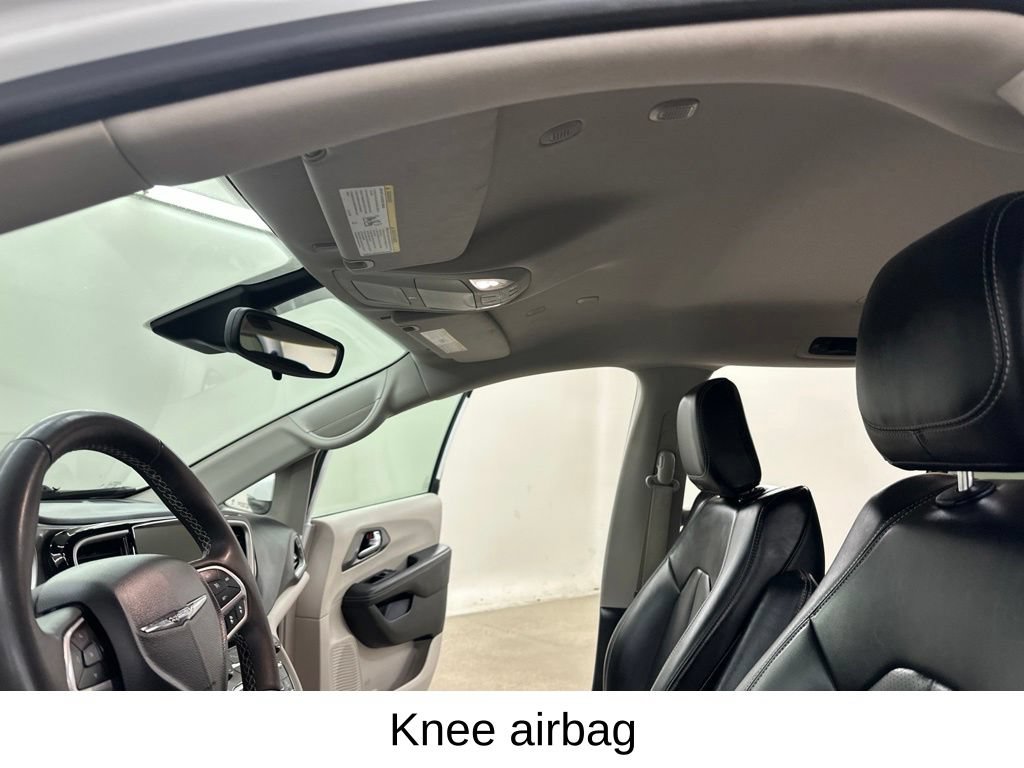 Used 2023 Chrysler Pacifica Touring-L FWD image 35