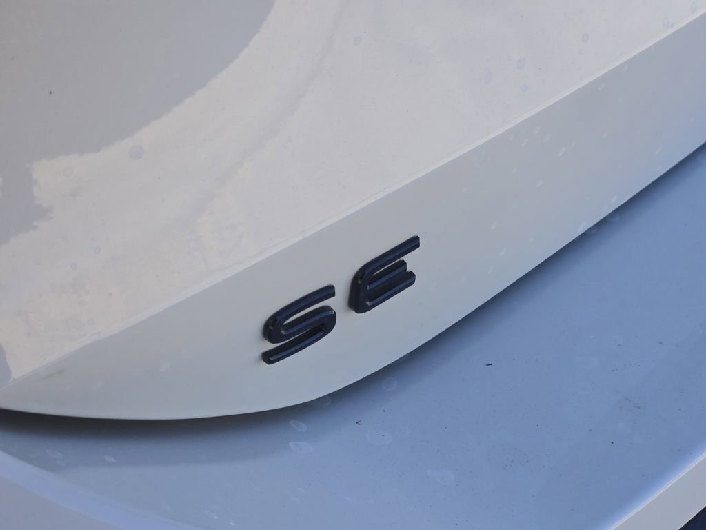 New 2026 Volkswagen Tiguan SE R-Line image 9