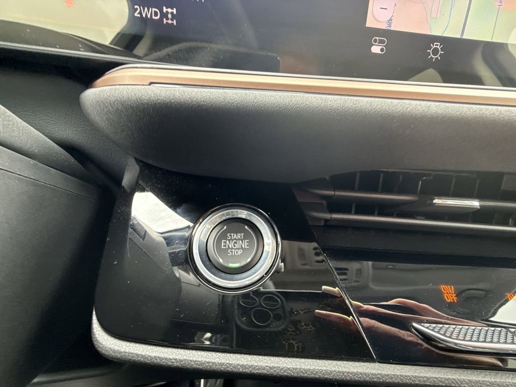 Certified 2025 Buick Envision Sport Touring image 23