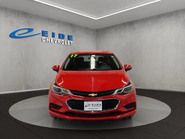 Used 2017 Chevrolet Cruze LT w/ Convenience Package FWD image 9
