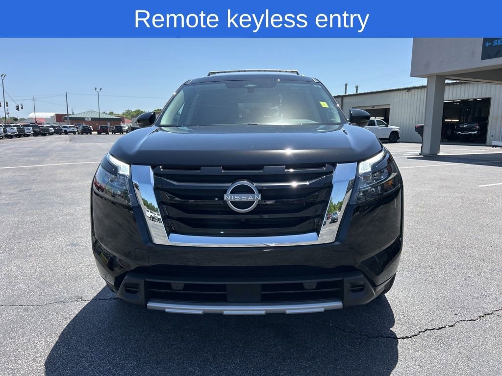 Used 2025 Nissan Pathfinder SL AWD/4WD image 7