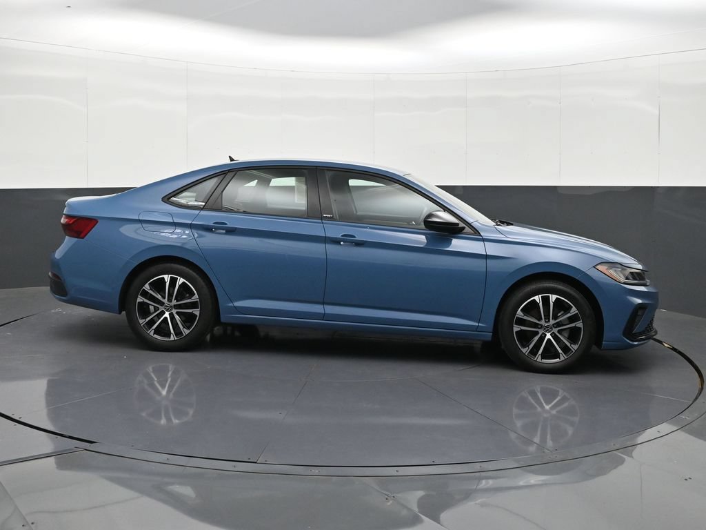 Used 2025 Volkswagen Jetta Sport FWD image 6