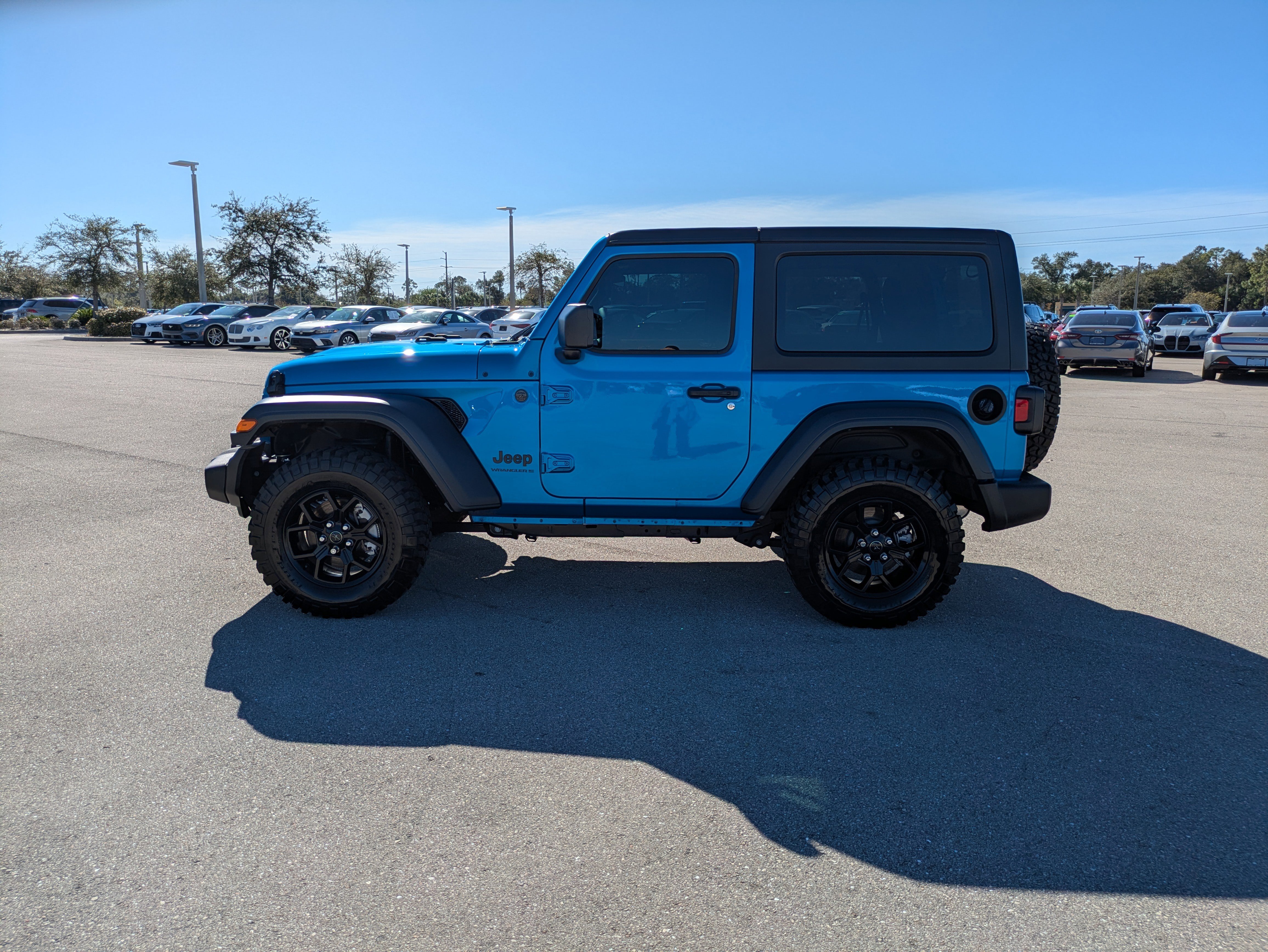 Used 2025 Jeep Wrangler Sport image 8