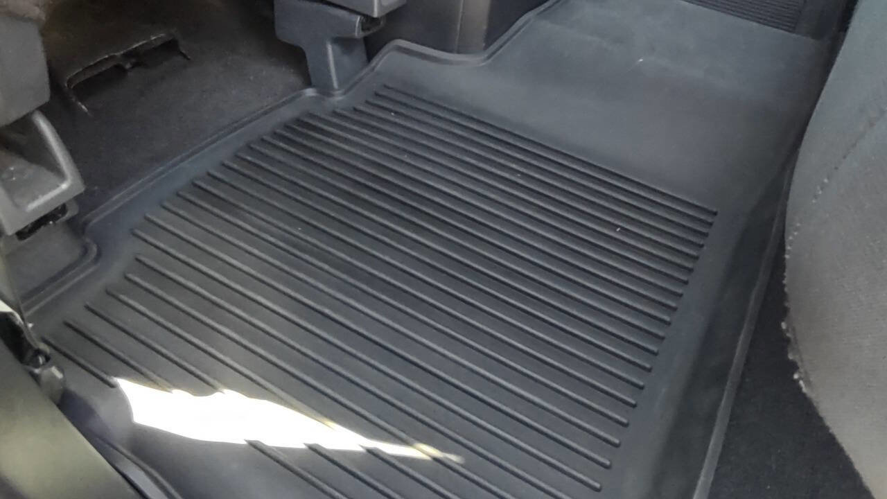 Used 2022 Nissan Titan SV w/ SV Convenience Package image 34