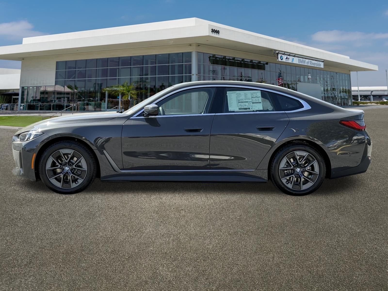 New 2026 BMW i4 eDrive40 w/ Parking Assistance Package RWD image 6