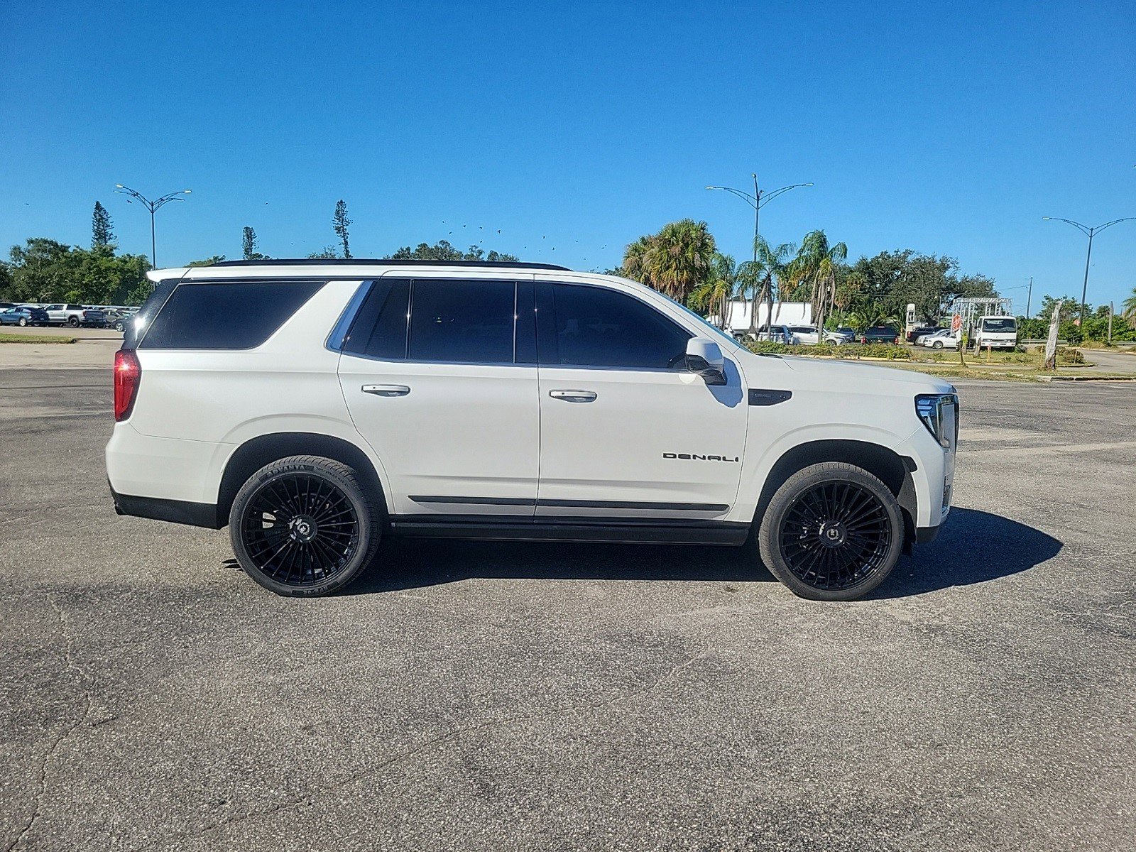 Certified 2022 GMC Yukon Denali image 4