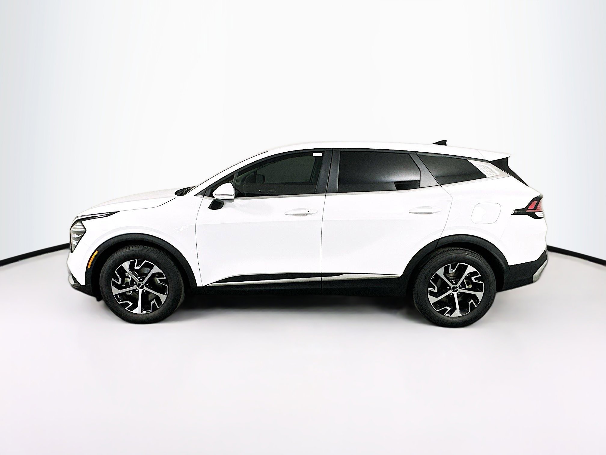 Used 2025 Kia Sportage EX image 4