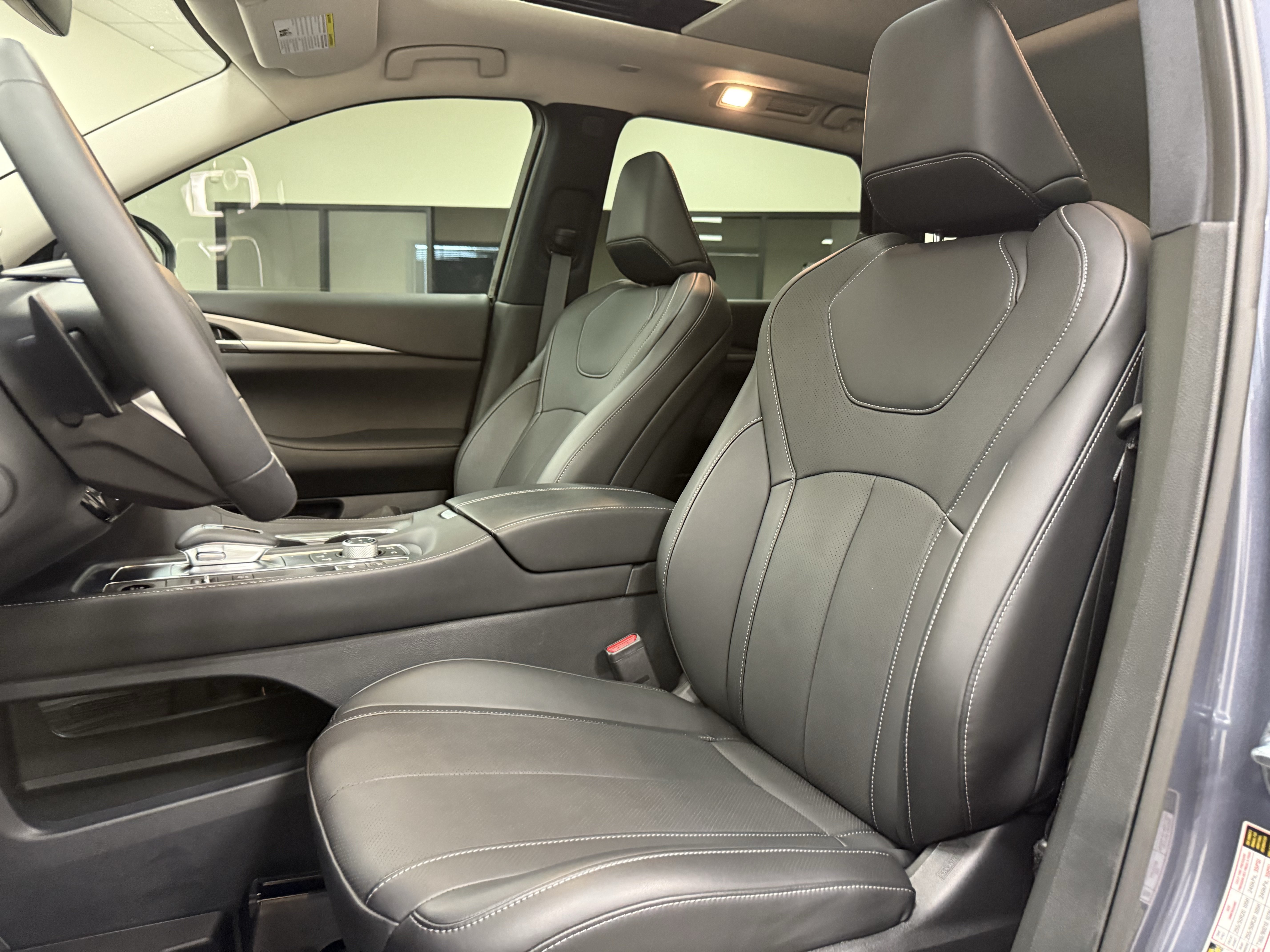 Certified 2027 INFINITI QX60 Luxe w/ Cargo Package FWD image 13