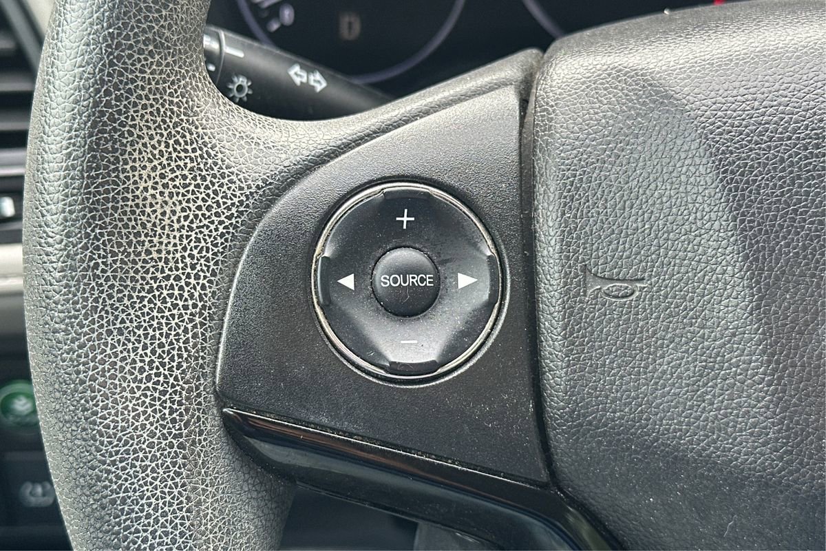 Used 2017 Honda HR-V LX image 29