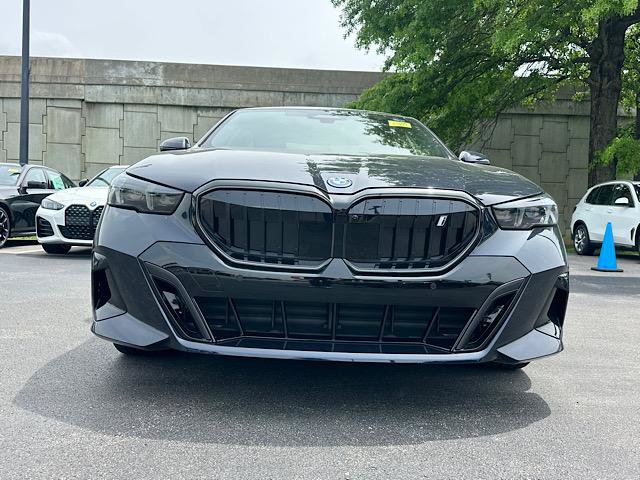 New 2027 BMW i5 xDrive40 AWD/4WD image 2