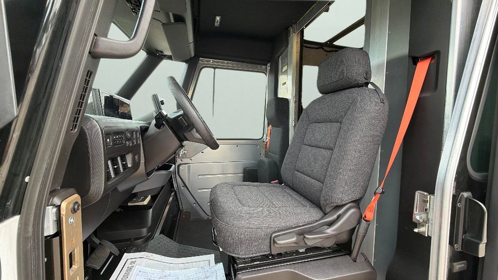 Used 2024 Chevrolet Brightdrop 600 w/ Commercial Equipment Package AWD/4WD image 17