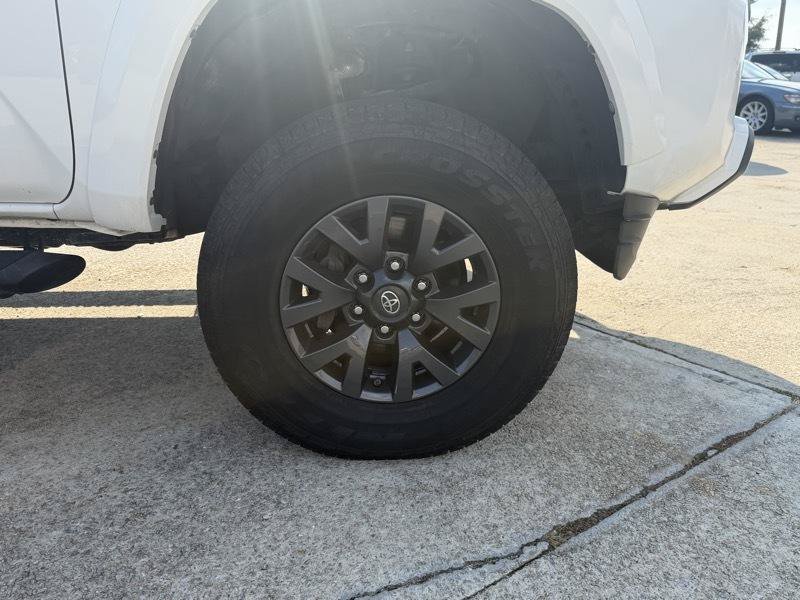 Used 2021 Toyota Tacoma SR5 RWD image 12