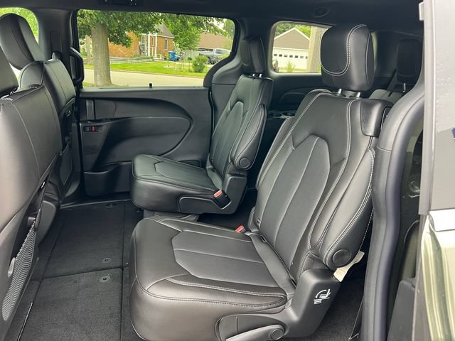 New 2027 Chrysler Pacifica Select AWD/4WD image 5