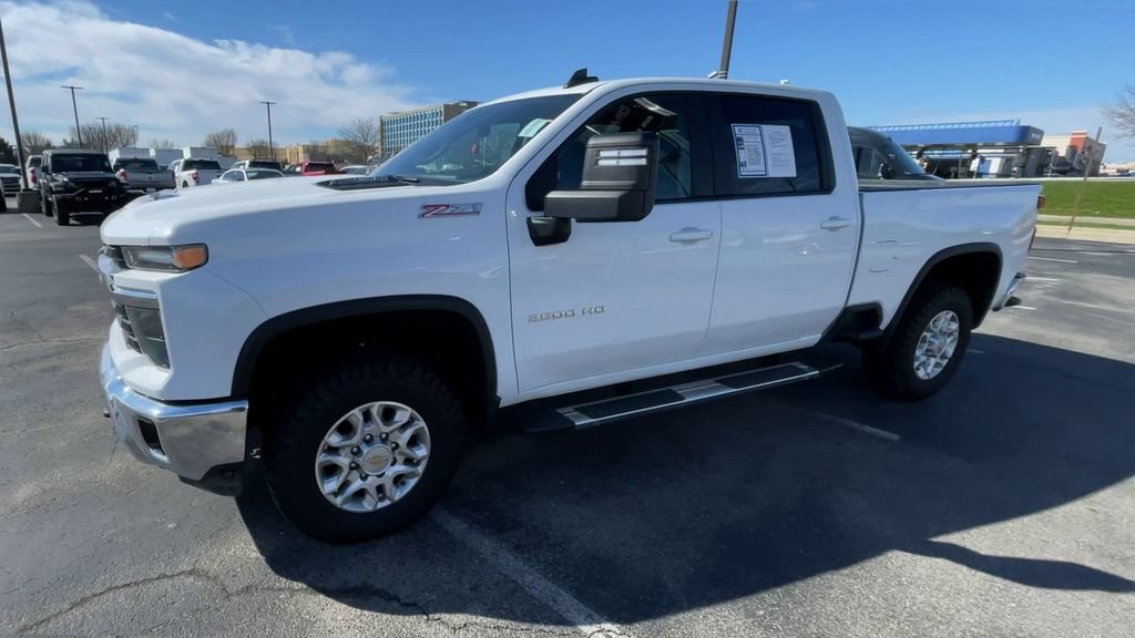 Used 2024 Chevrolet Silverado 2500 LT AWD/4WD image 6