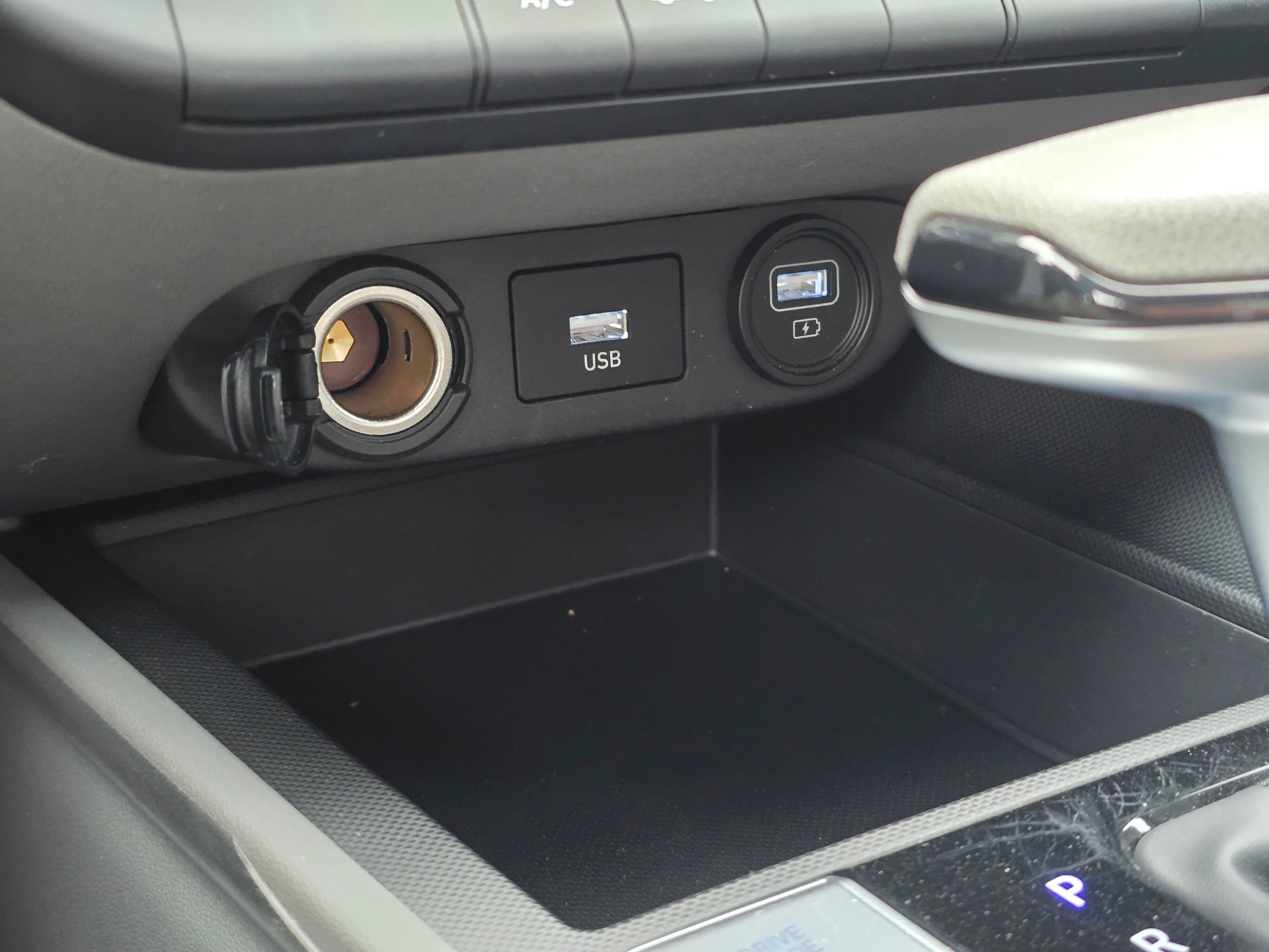 Used 2022 Hyundai Elantra SE FWD image 30