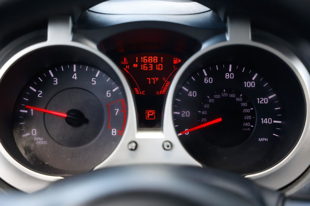 Used 2013 Nissan Juke SV FWD image 29