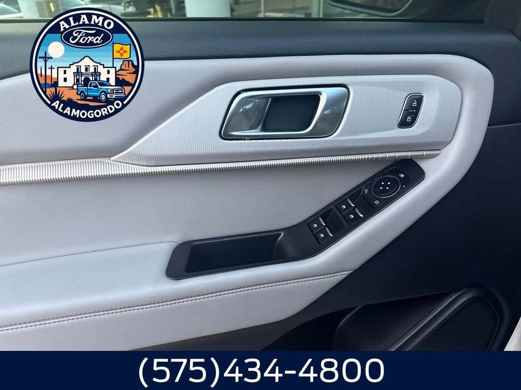 Used 2025 Ford Explorer Active w/ Active Comfort Package image 3