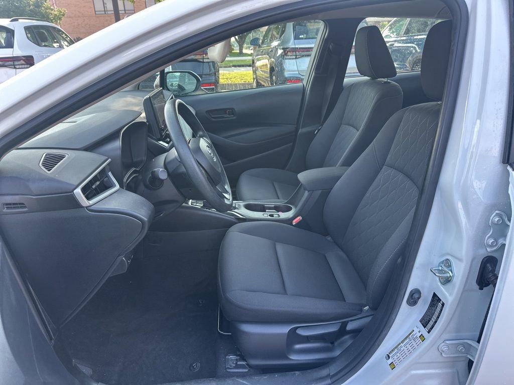 Used 2025 Toyota Corolla LE FWD image 10