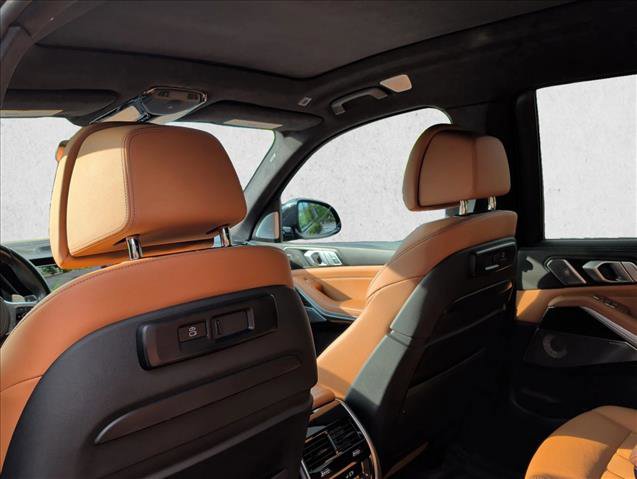Used 2020 BMW X7 M50i AWD/4WD image 16