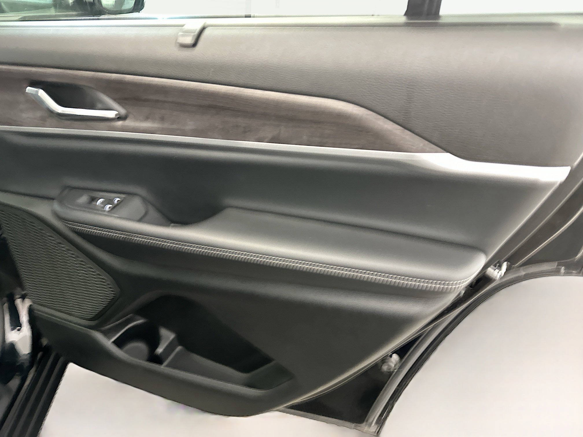 Used 2024 Jeep Grand Cherokee L Limited w/ Luxury Tech Group II image 34