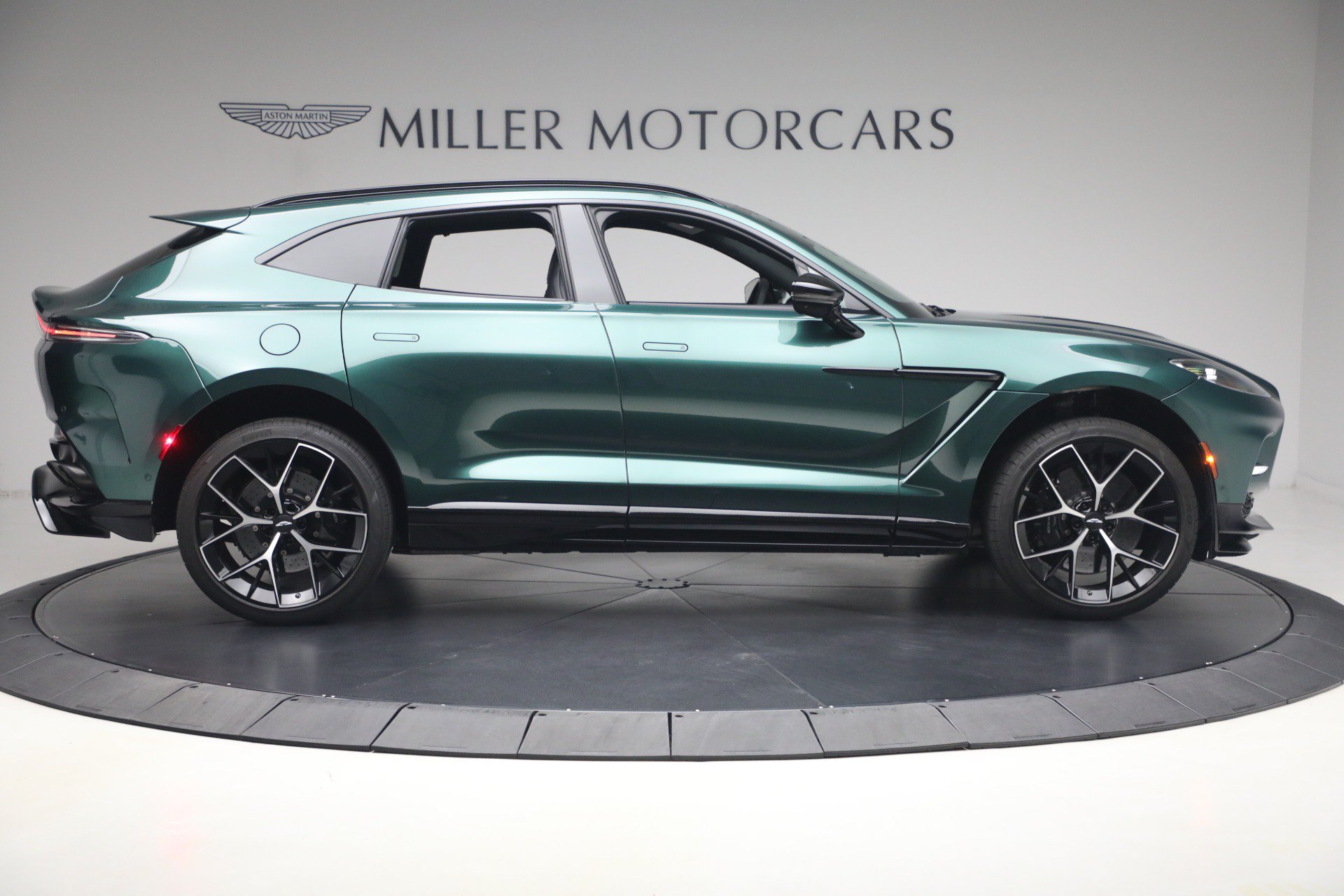 Used 2026 Aston Martin DBX 707 AWD/4WD image 9