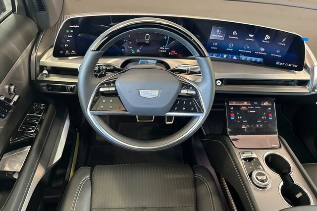 New 2027 Cadillac Vistiq Luxury w/ LPO, Floor Liner Package AWD/4WD image 14