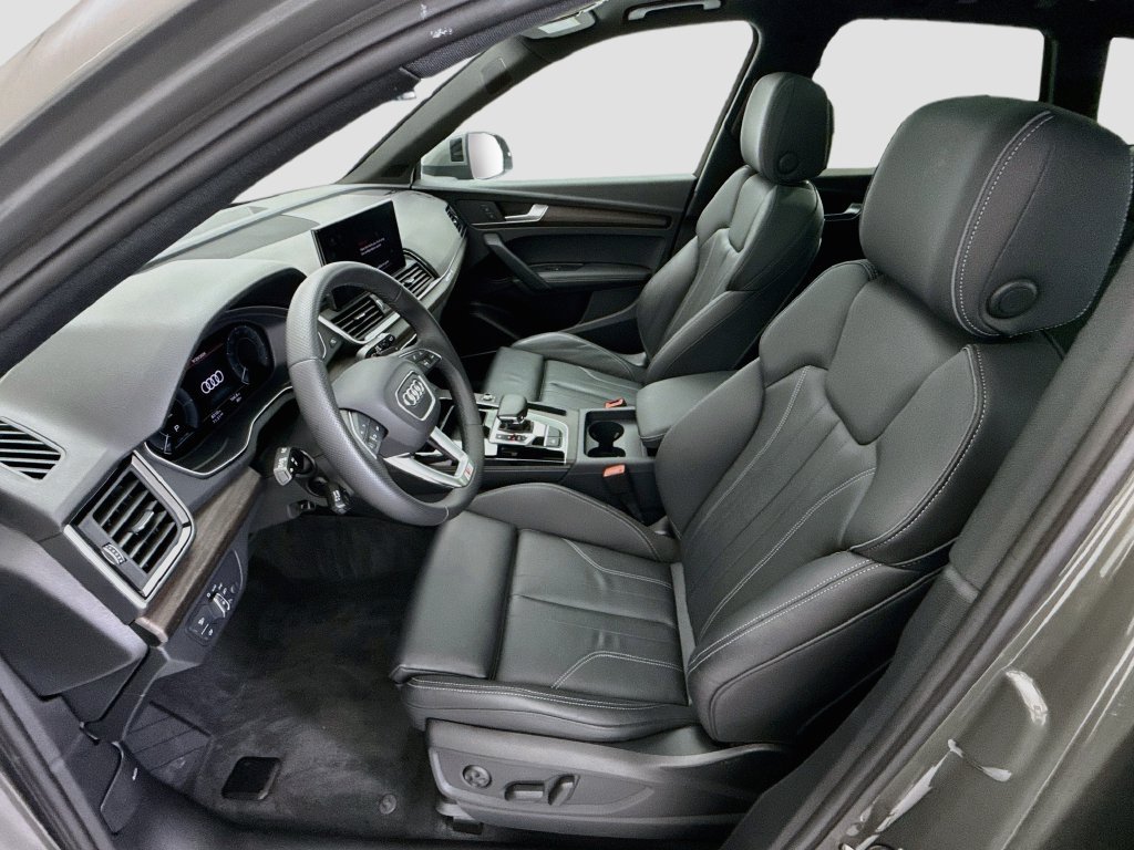 Certified 2025 Audi Q5 e Premium Plus w/ Premium Plus Package AWD/4WD image 18