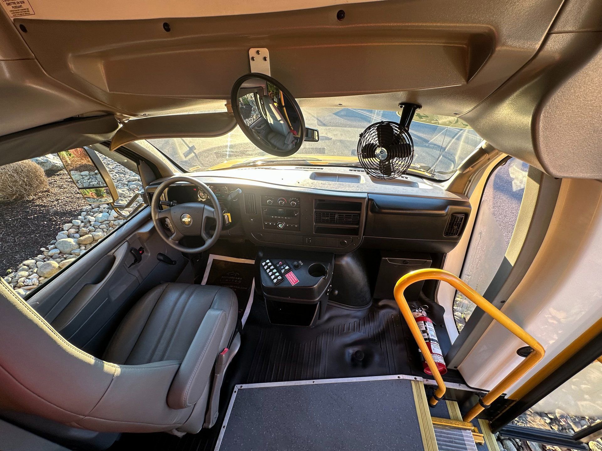 Used 2014 Chevrolet Express 4500 image 11