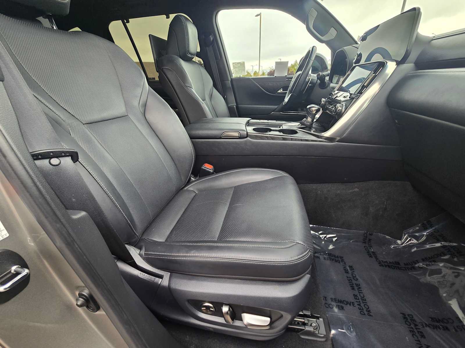 Used 2022 Lexus LX 600 4WD w/ Appearance Package image 10