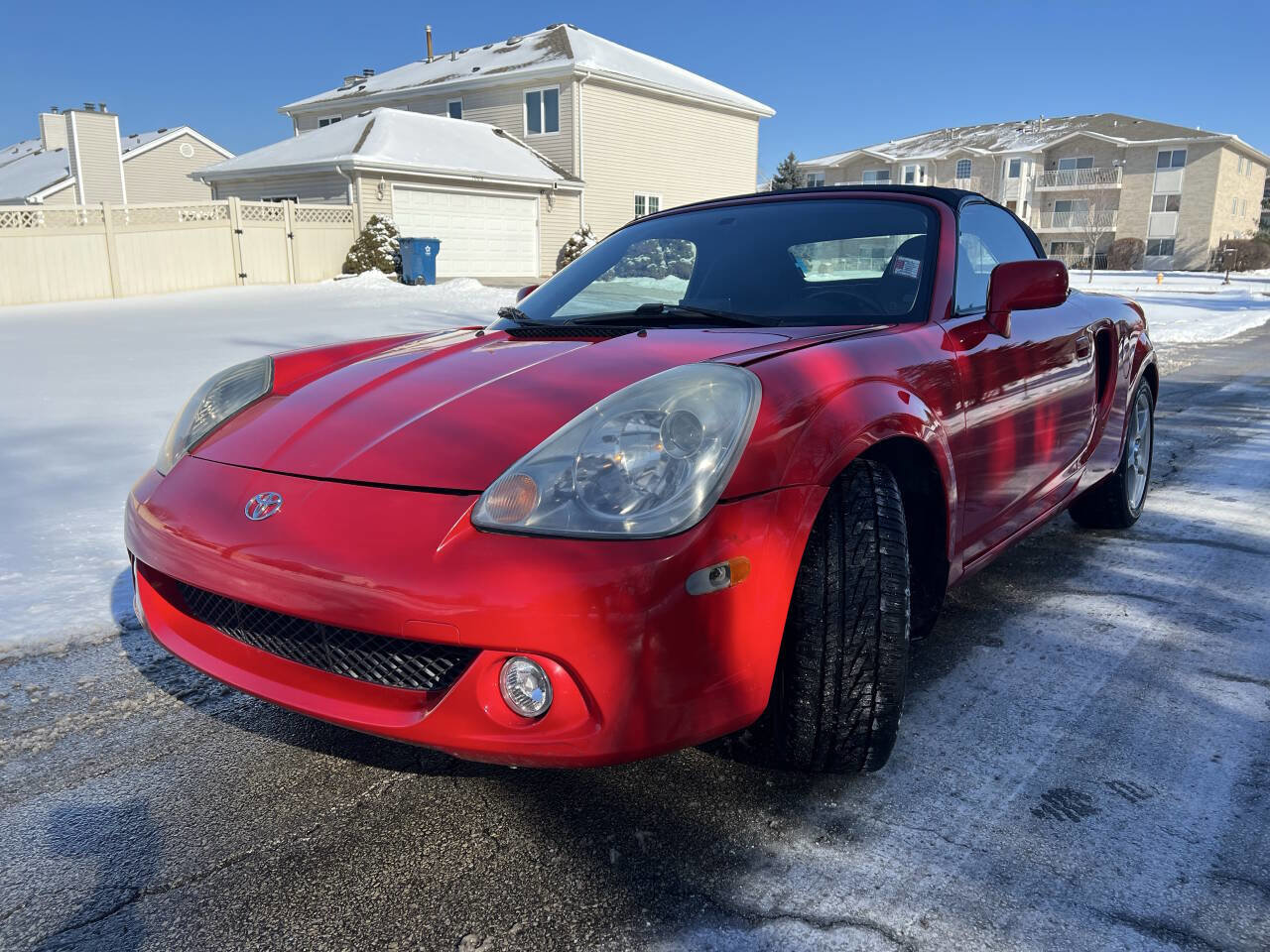 Used 2003 Toyota MR2 Base 2dr Convertible image 3