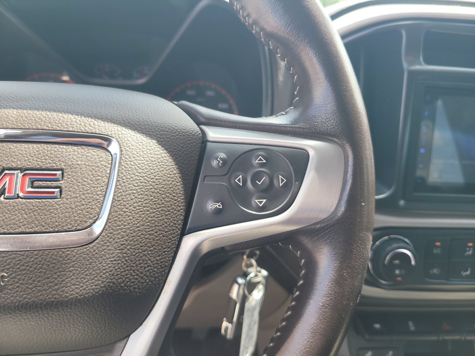 Used 2015 GMC Canyon SLT w/ Driver Alert Package RWD image 15