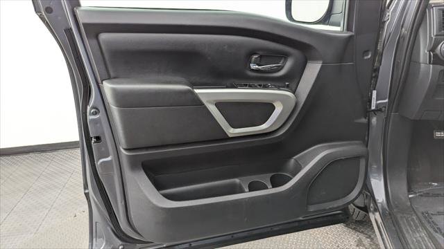 Used 2023 Nissan Titan SV image 13
