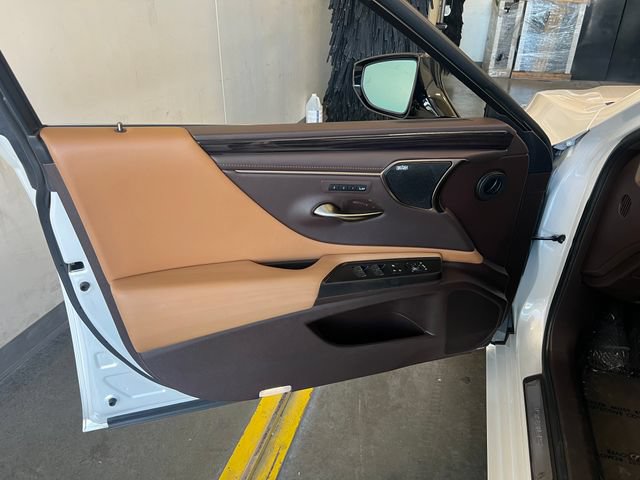 Used 2021 Lexus ES 300h w/ Accessory Package FWD image 27
