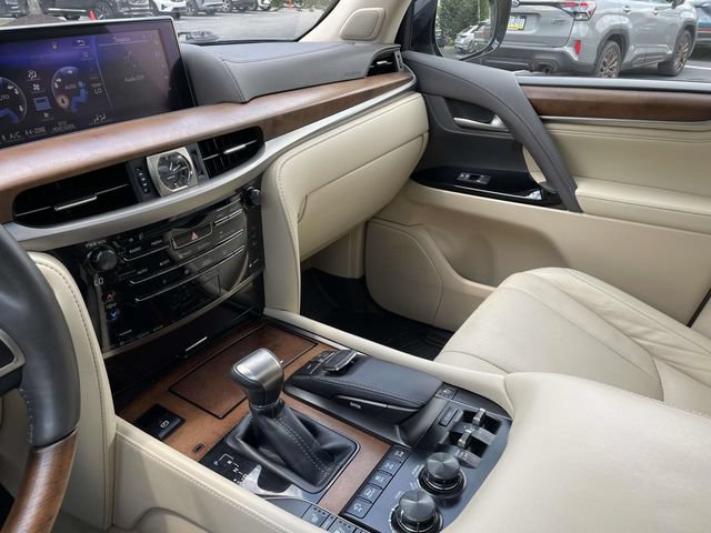 Used 2021 Lexus LX 570 4WD w/ Luxury Package image 34