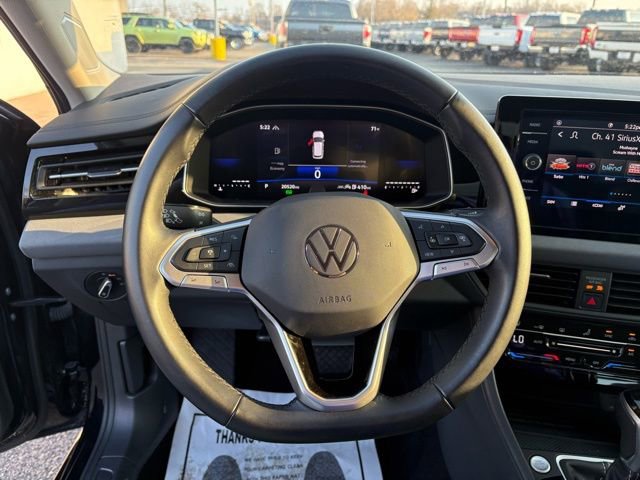 Used 2025 Volkswagen Jetta SE image 19