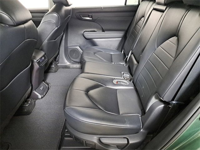 Used 2023 Toyota Highlander XLE image 12