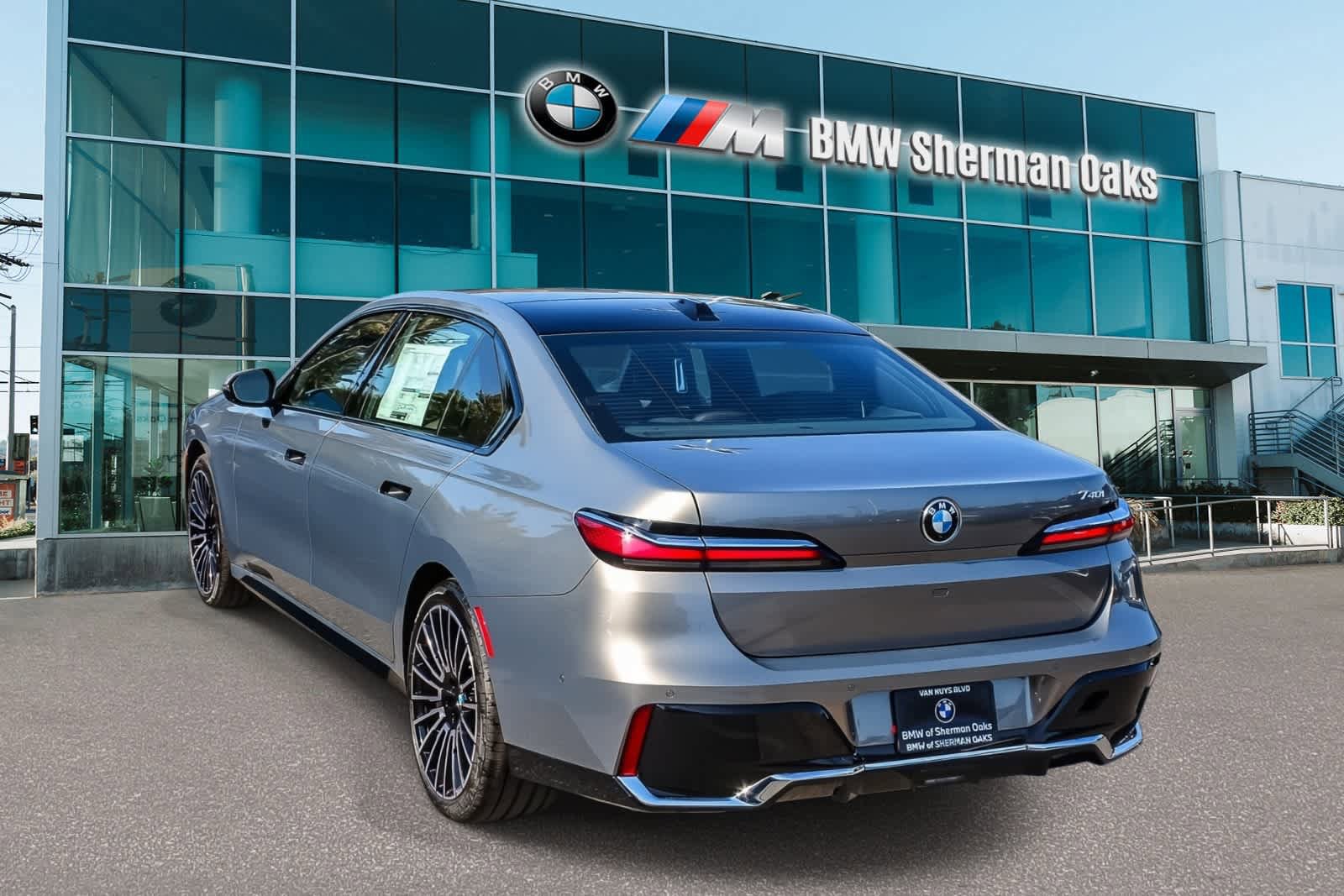 New 2026 BMW 740i w/ Premium Package RWD image 6