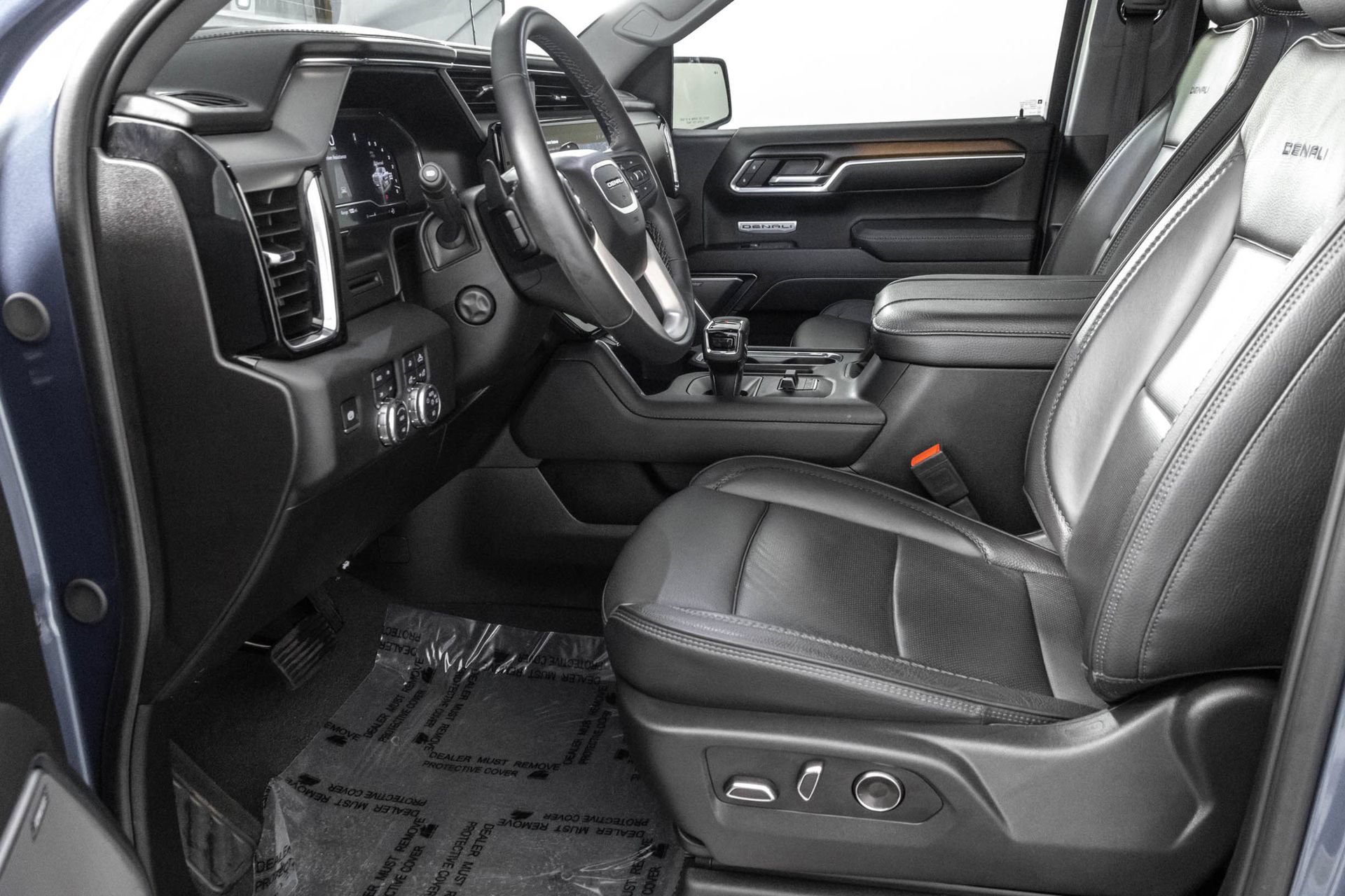 Used 2025 GMC Sierra 1500 Denali AWD/4WD image 6