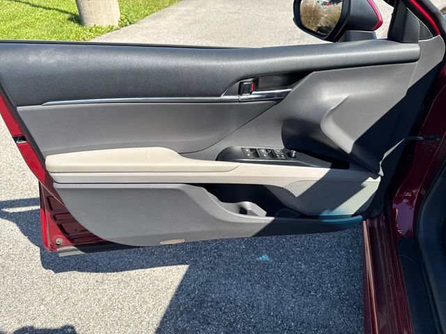 Used 2018 Toyota Camry SE FWD image 21