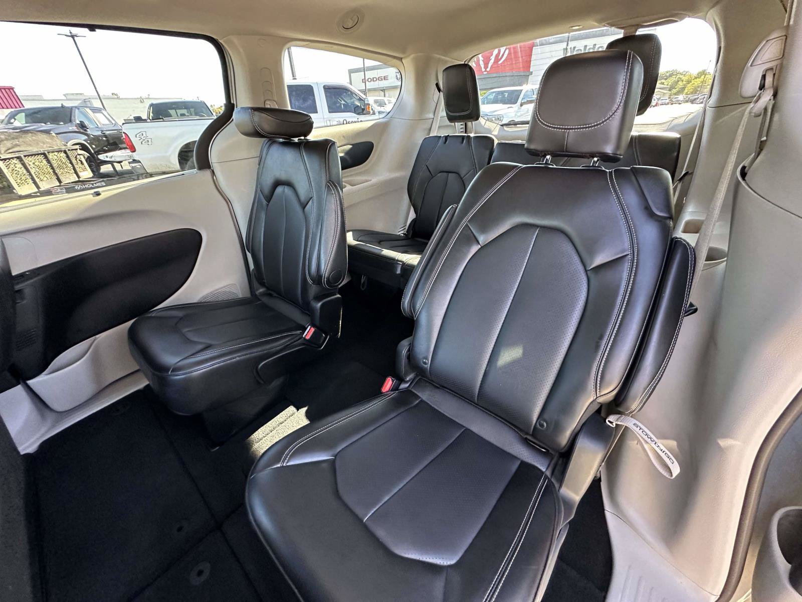 Used 2024 Chrysler Pacifica Touring-L FWD image 34