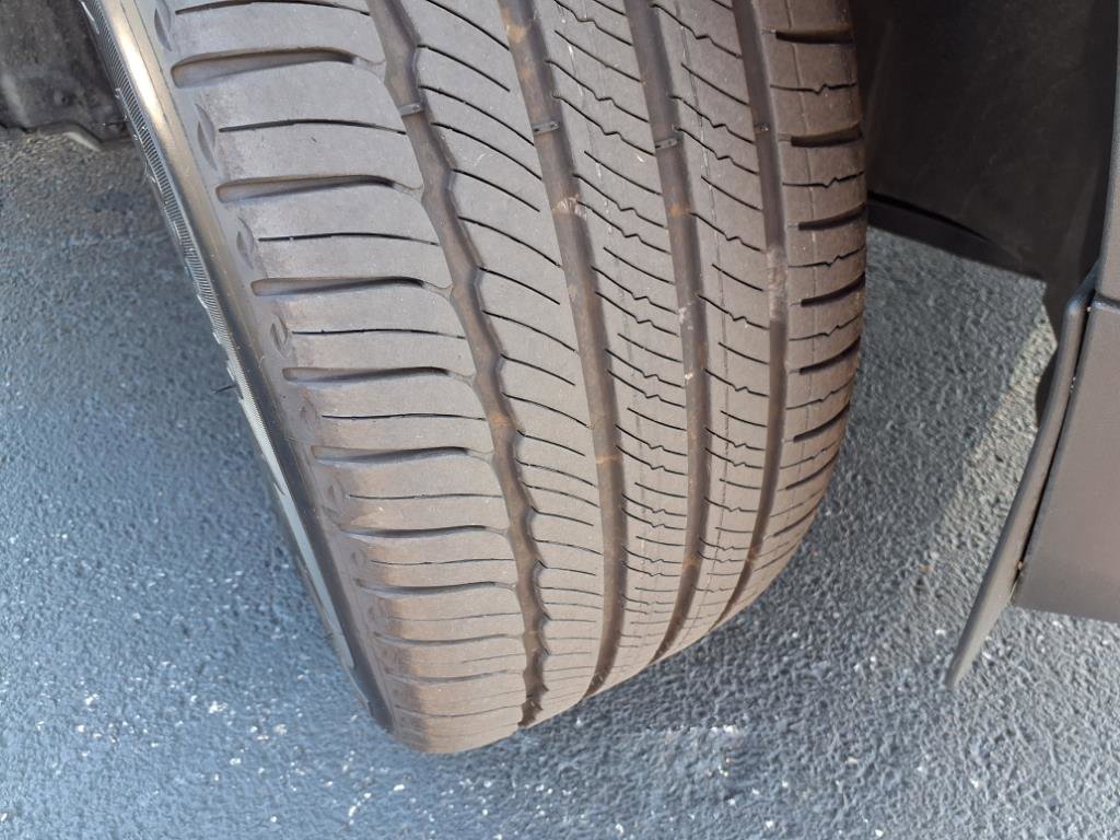 Used 2025 Volvo XC40 B5 Core image 37