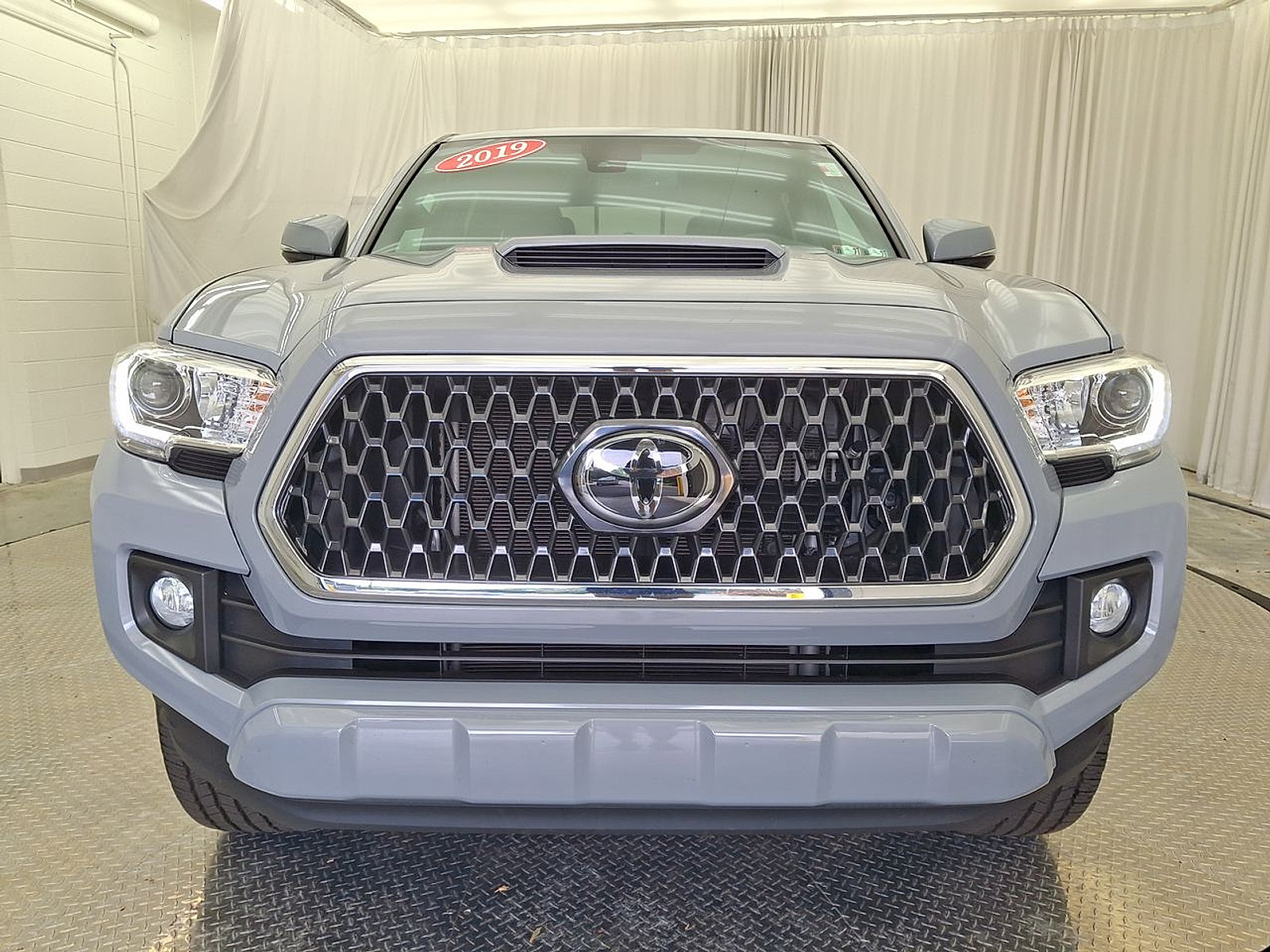 Certified 2019 Toyota Tacoma TRD Sport AWD/4WD image 32