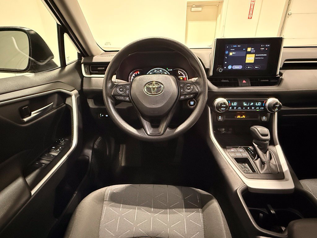 Used 2025 Toyota RAV4 XLE FWD image 29