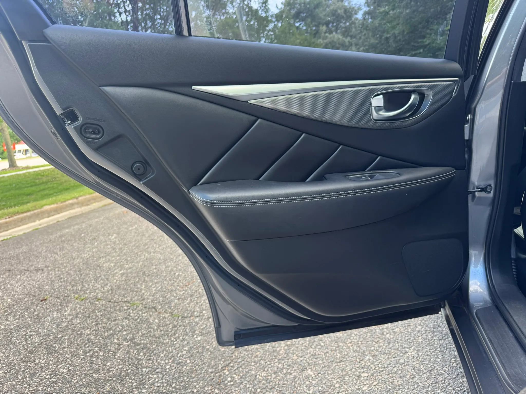 Used 2015 INFINITI Q50 Premium w/ All Weather Package RWD image 11